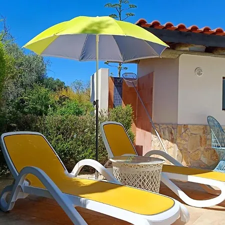 Βίλα Komfortable Auf Grossem Grundstueck Mit Pool