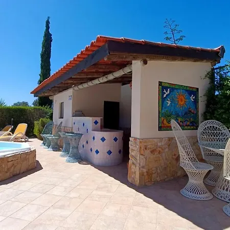 Komfortable Auf Grossem Grundstueck Mit Pool Villa *