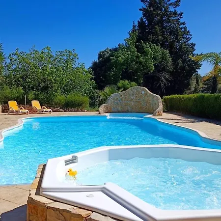 Villa Komfortable Auf Grossem Grundstueck Mit Pool Vila do Bispo