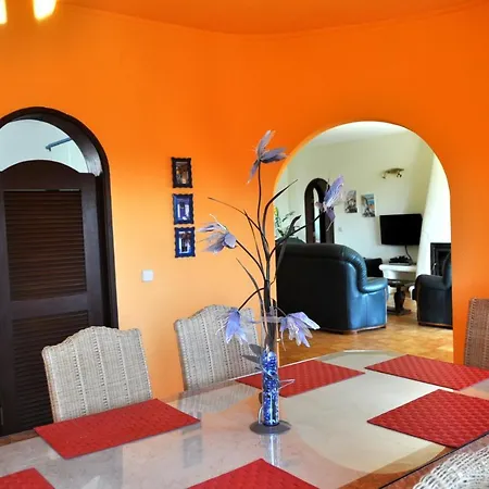 Villa Komfortable Auf Grossem Grundstueck Mit Pool