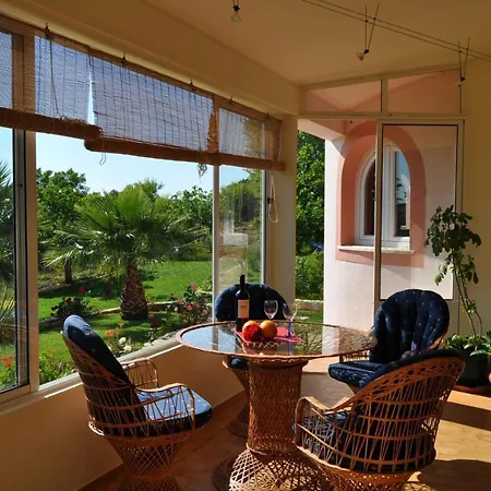 Komfortable Auf Grossem Grundstueck Mit Pool Villa *